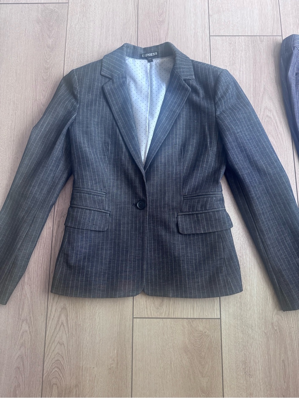 Express Women’s Gray Pinstripe Suit Blazer & Pants - Picture 2 of 7